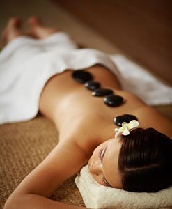 massage au pierre chaude femme